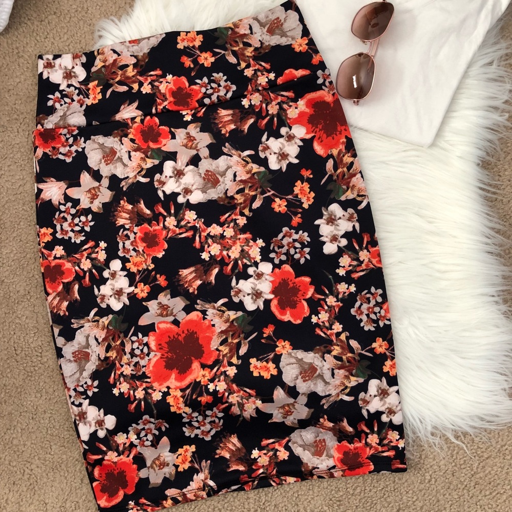 LuLaRoe Cassie Pencil skirt